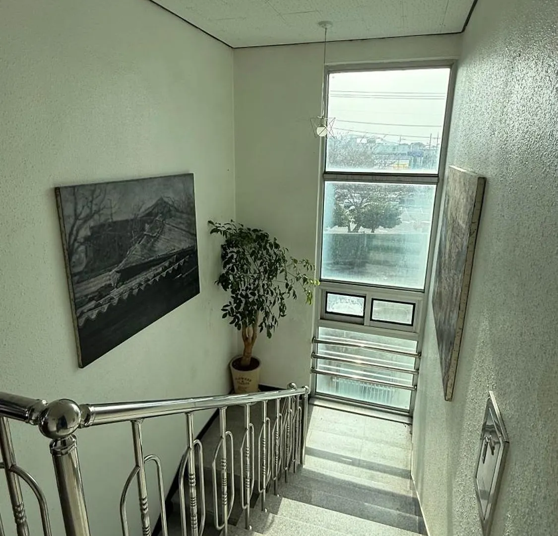 Ganderak Guesthouse Jeju 2*,