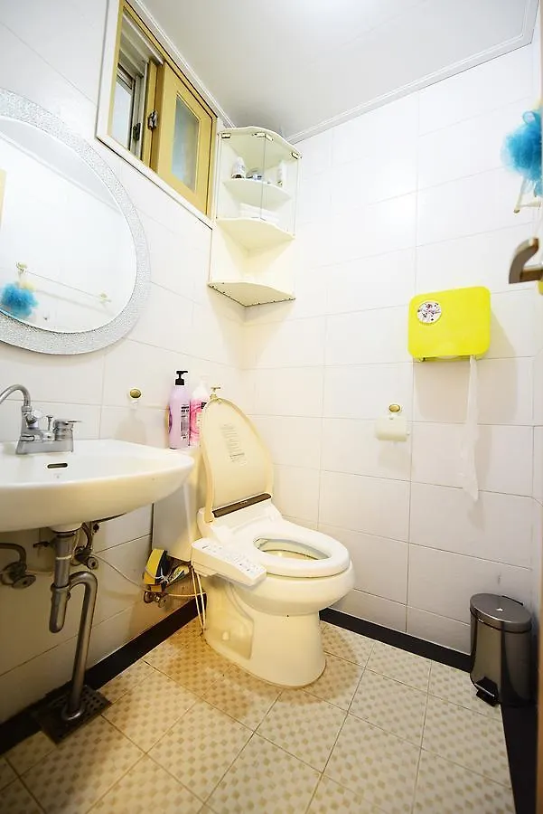 Ganderak Guesthouse Jeju 2*,