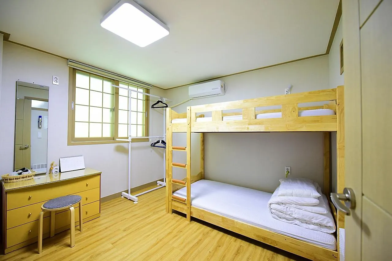 Ganderak Guesthouse Jeju 2*,