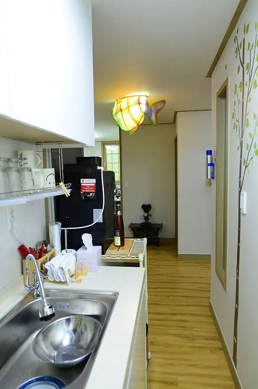 Ganderak Guesthouse Jeju Guest house