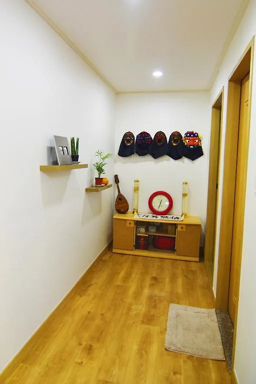 Ganderak Guesthouse Jeju