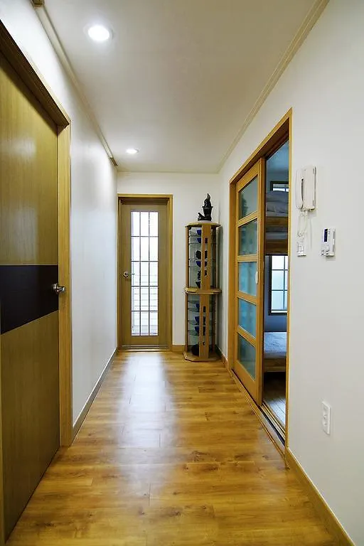 Ganderak Guesthouse Jeju 2*,  South Korea