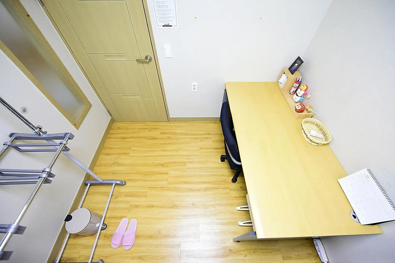 Ganderak Guesthouse Jeju 2*,  South Korea