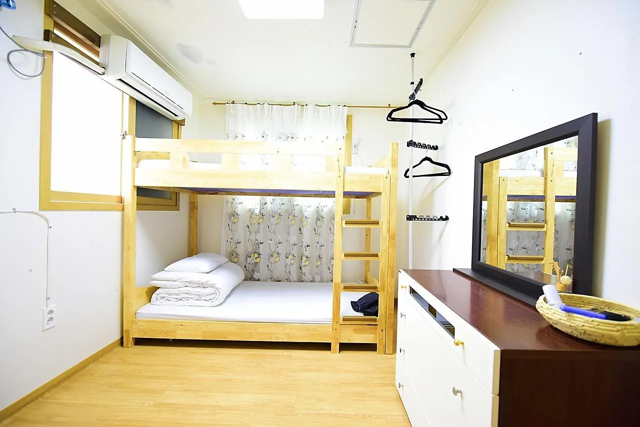 Ganderak Guesthouse Jeju 2*,  South Korea